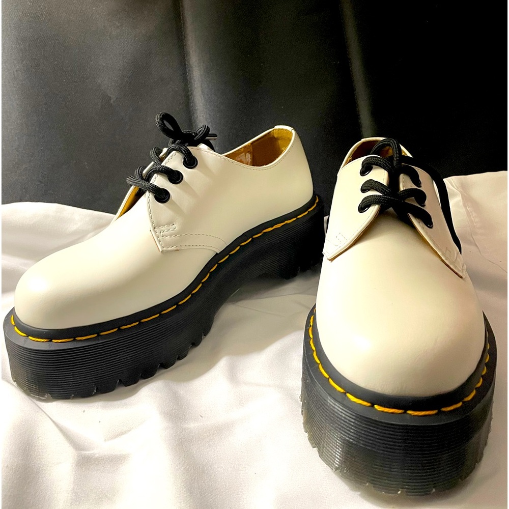 Dr Martens Unisex Women’s Size 9 Men Size 8